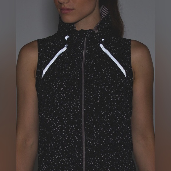 EUC 🍋 Lululemon Go The Distance Vest - Picture 3 of 16